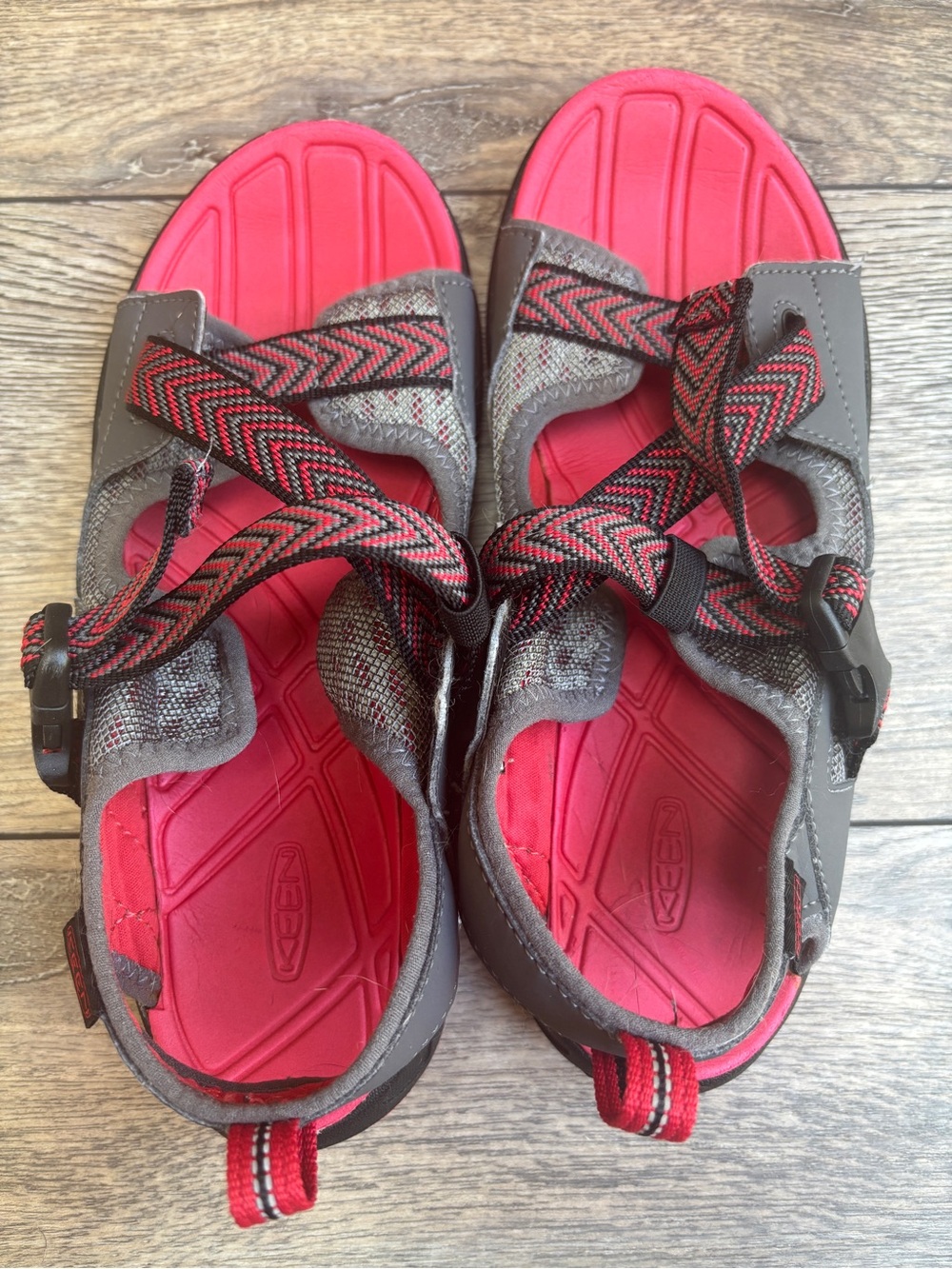 Keen Big Kids Rock Iguana Jr Sandal Water Hiking Gray Red Sz 6 Style 1014418